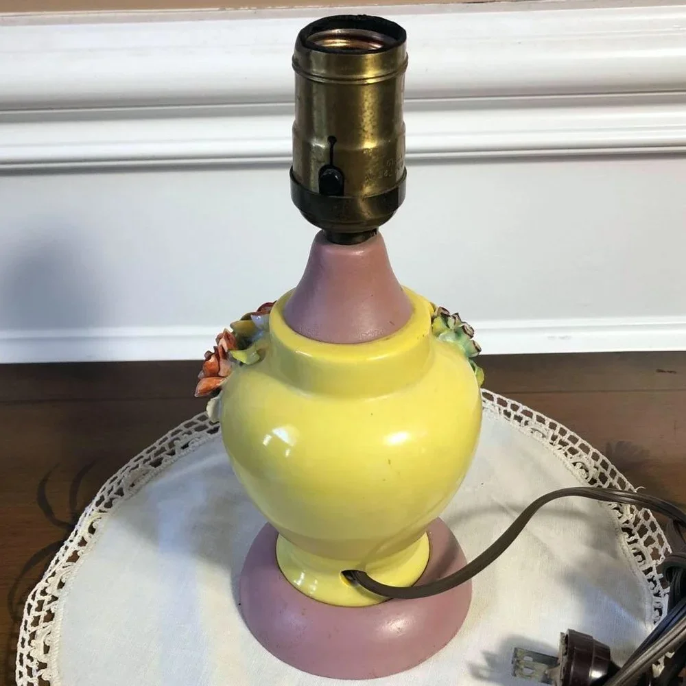 MCM porcelain floral boudoir lamp - Picture 4 of 11